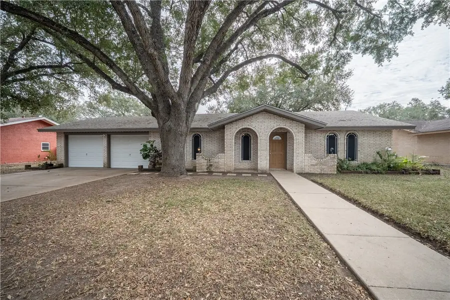 1104 Live Oak Drive, Alice, TX 78332 - Image #2