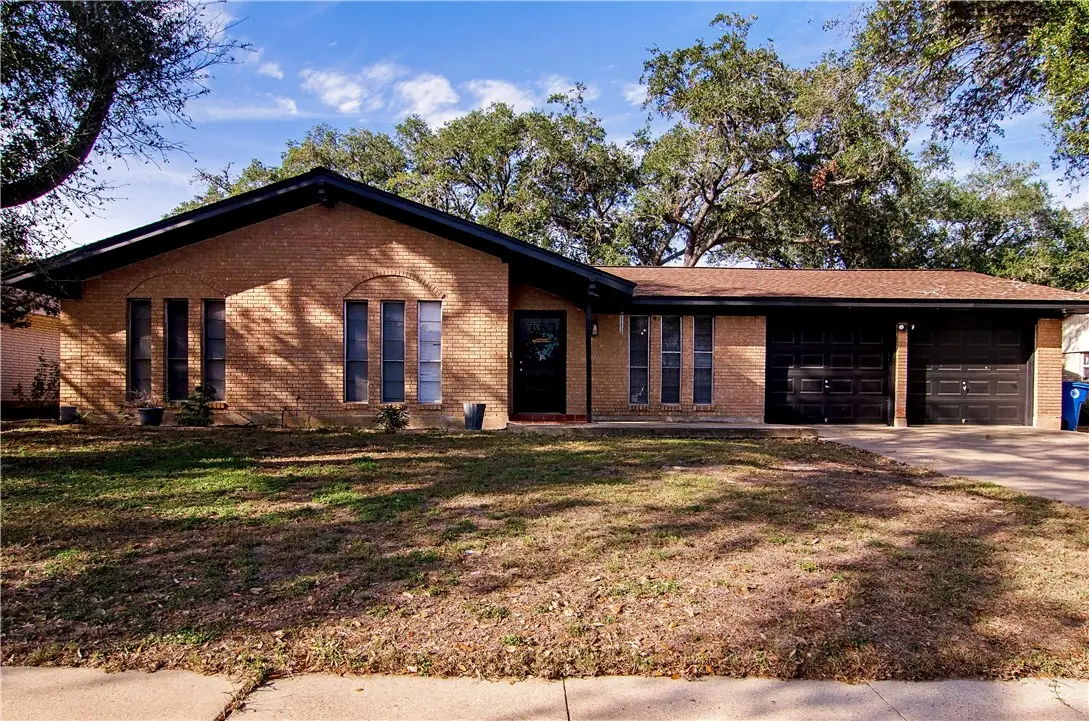 1405 Palo Blanco, Beeville, TX 78102 - Image #1