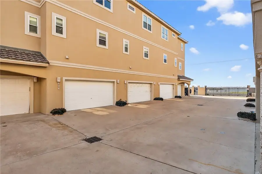 14910 Leeward Drive, Corpus Christi, TX 78418 - Image #2