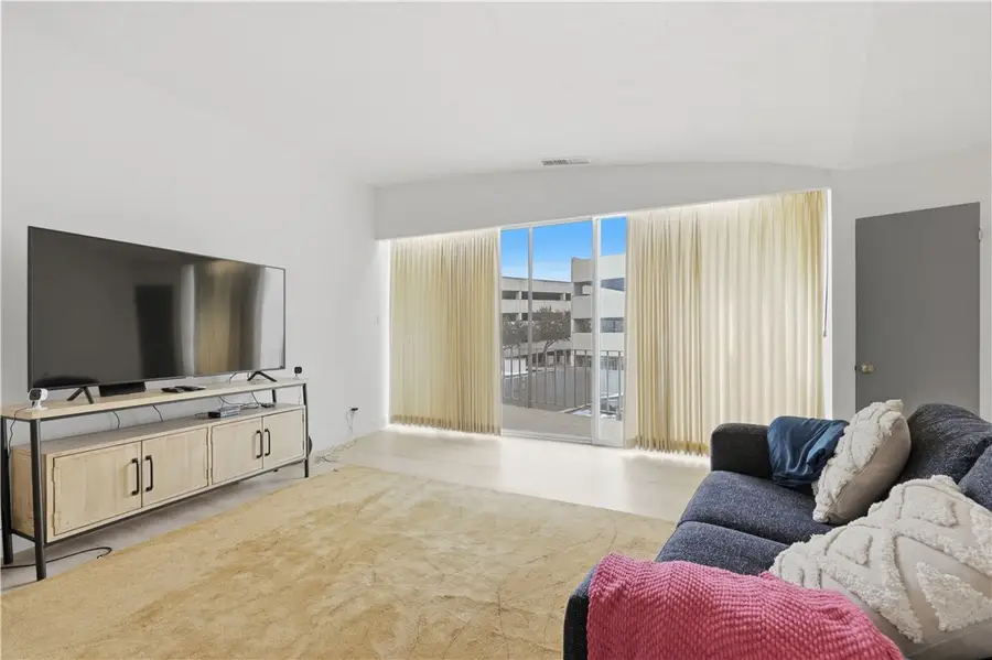 823 S Water Street #3F, Corpus Christi, TX 78401 - Image #2