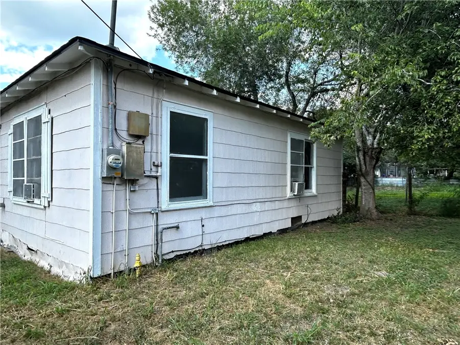 1506 N Ave E, Beeville, TX 78102 - #2