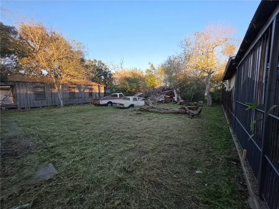 230 Shawnee Street, Corpus Christi, TX 78405 - Image #2