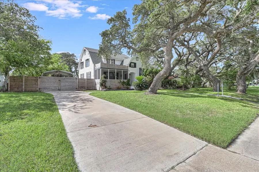 332 N Houston Street, Aransas Pass, TX 78336 - Image #2