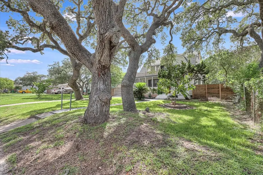 332 N Houston Street, Aransas Pass, TX 78336 - Image #3