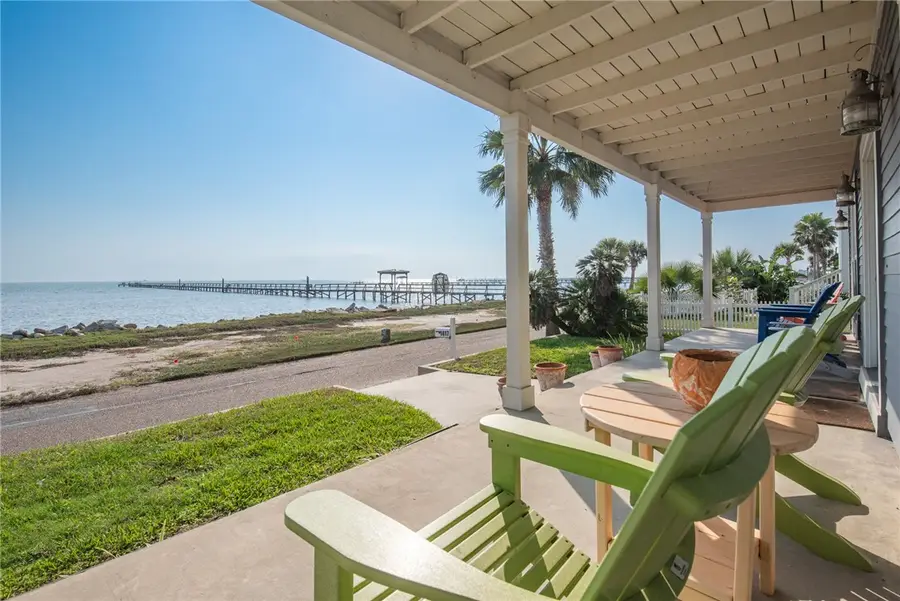 1417 S Water Street, Rockport, TX 78382 - Image #2