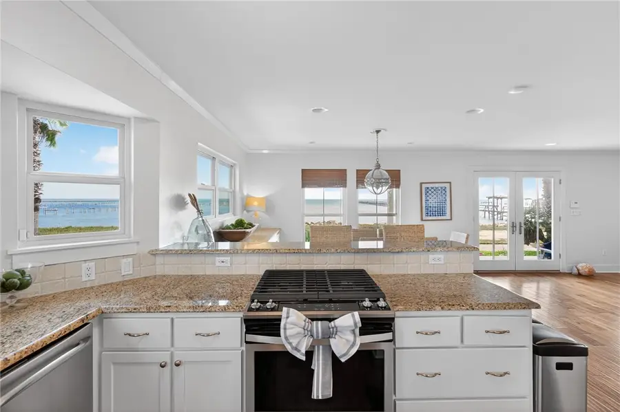 1417 S Water Street, Rockport, TX 78382 - Image #3