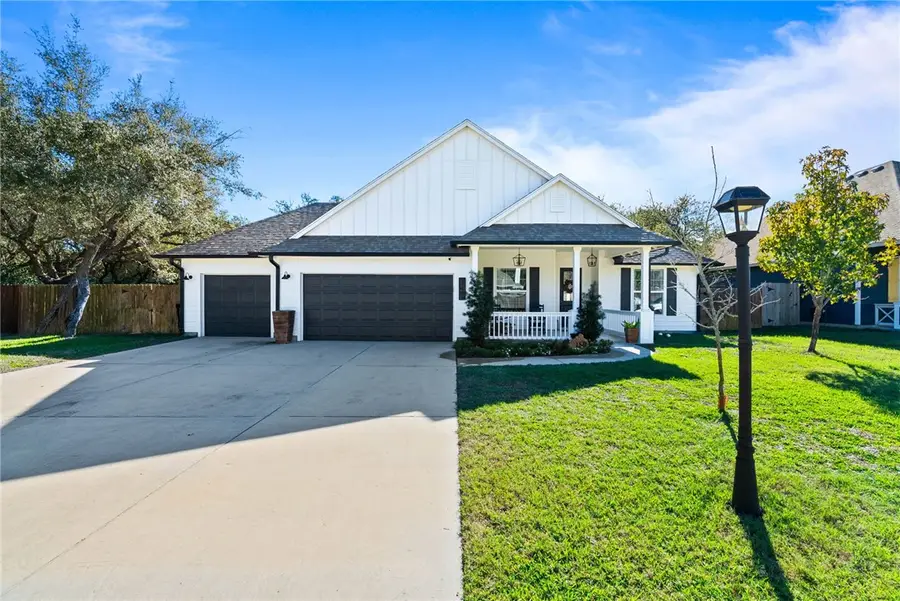 150 Norwood Oaks Drive, Rockport, TX 78382 - Image #2