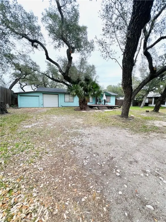 109 Palm Street, Rockport, TX 78382