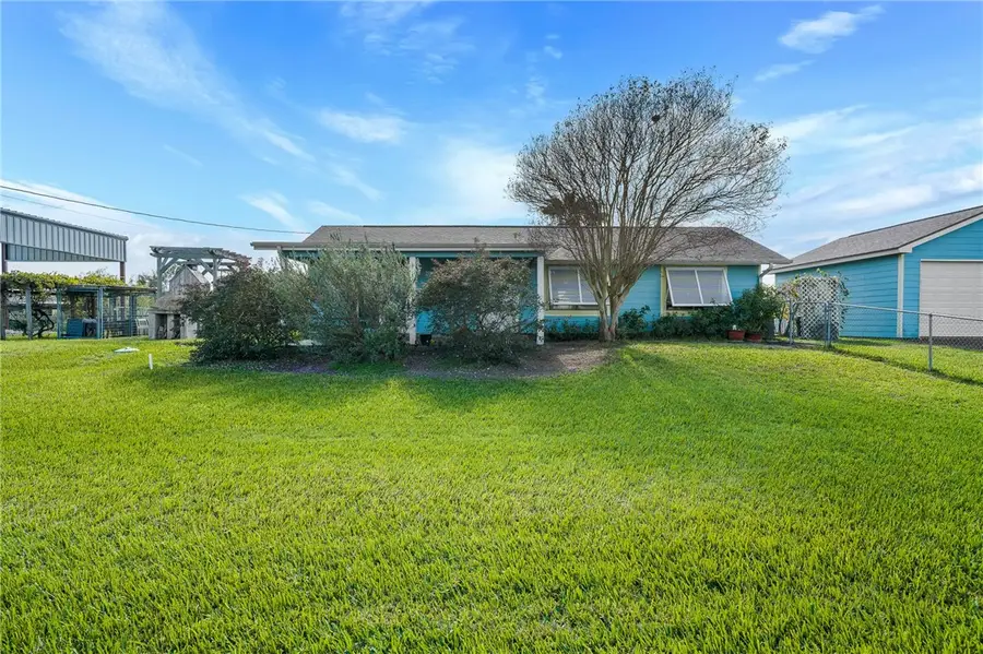 223 W Sagebrush Street, Rockport, TX 78382 - Image #2