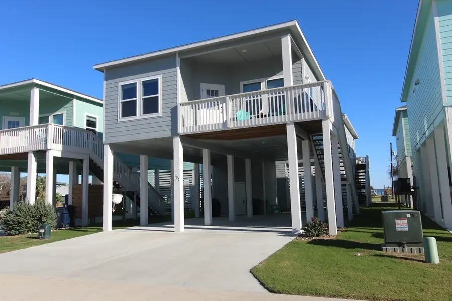 107 Palancar, Rockport, TX 78382 - Image #2