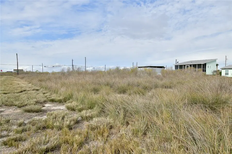 424-425 Forest Oak Lane, Rockport, TX 78382 - Image #2