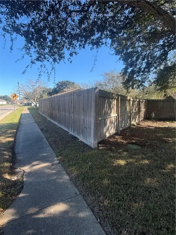 5301 Northgate Circle, Corpus Christi, TX 78413 - Image #3