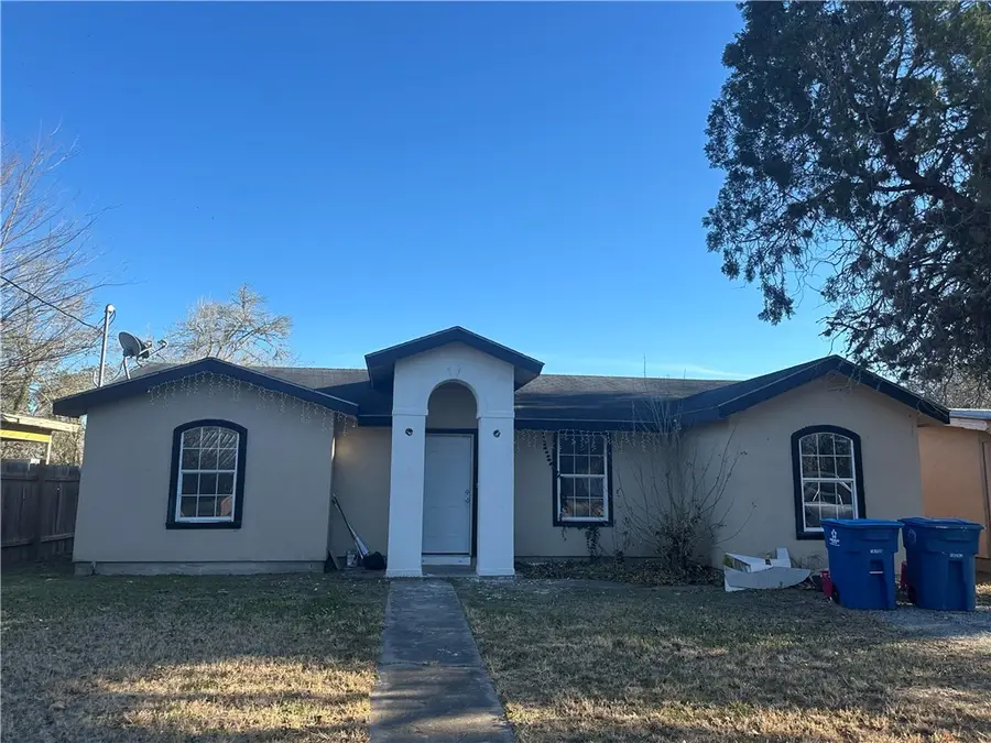 607 W Randall Street, Beeville, TX 78102 - #3