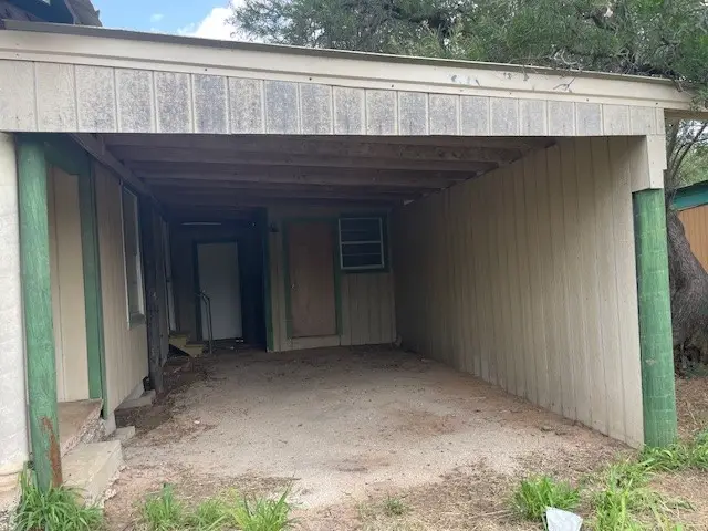 502 E Linar Street, Hebbronville, TX 78361 - Image #3