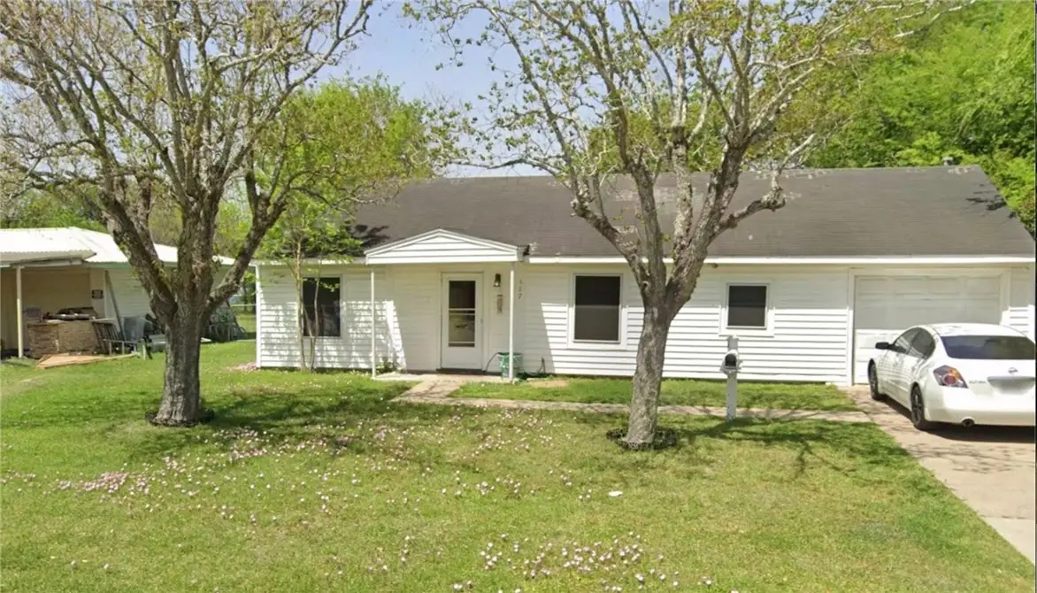 117 Massanet Street, Port Lavaca, TX 77979 - Image #1