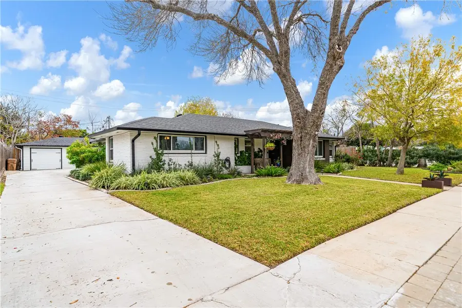 473 Barracuda Place, Corpus Christi, TX 78411 - Image #2