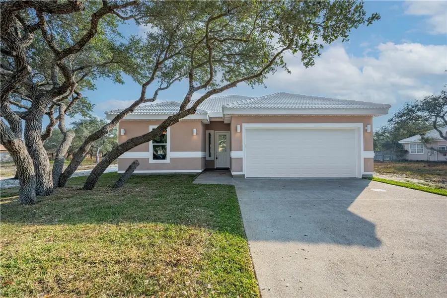 24 St Andrews Pl, Rockport, TX 78382 - Image #2