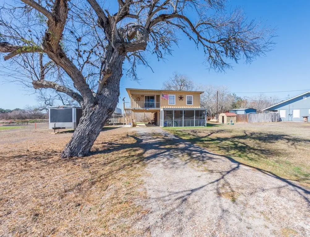 167 Buckeye Knoll Road, George West, TX 78022 - #1