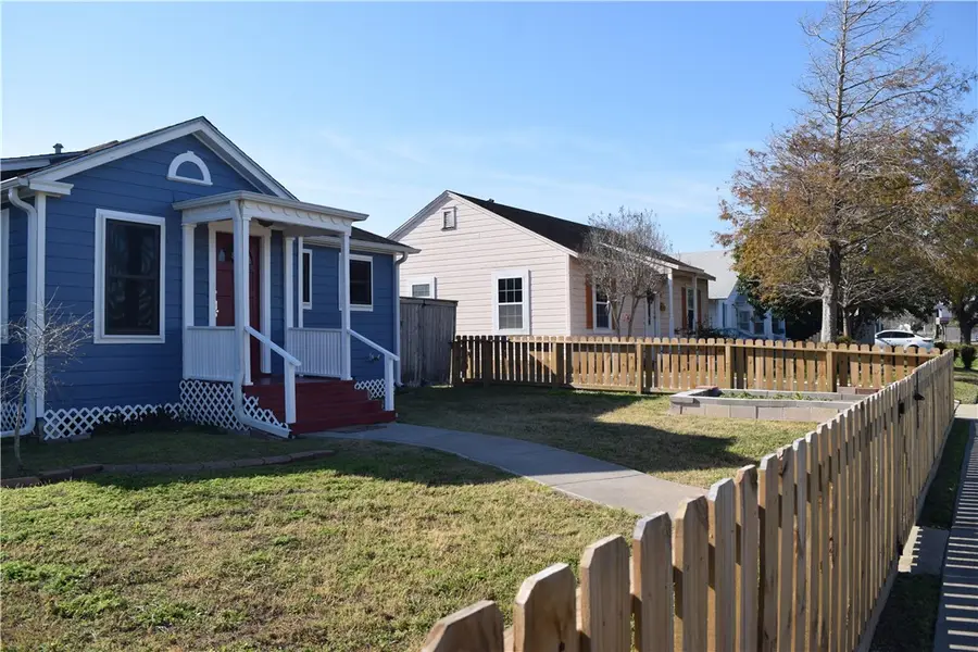 701 Naples Street, Corpus Christi, TX 78404 - Image #2