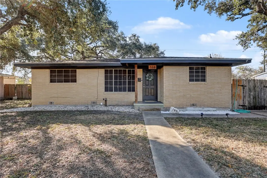 708 E Main Street, Sinton, TX 78387 - Image #1
