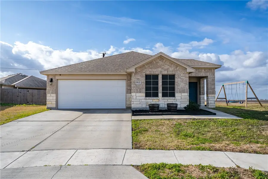 9621 English Oak Drive, Corpus Christi, TX 78410 - Image #2