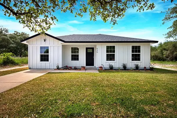 936 S 10th Street, Aransas Pass, TX 78336