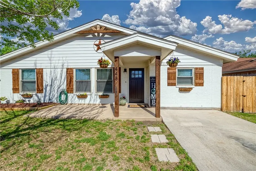 448 Melody Ln, Uvalde, TX 78801 - Image #2