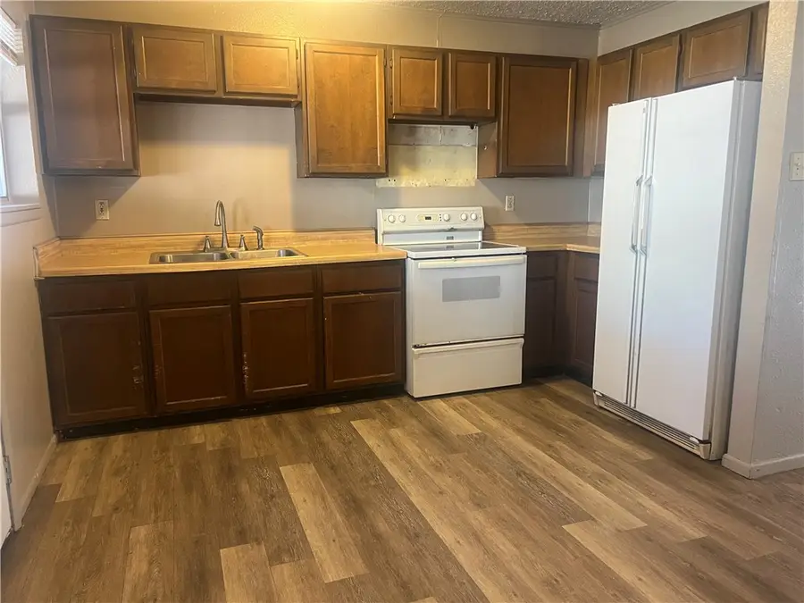 803 Continental Drive, Three Rivers, TX 78071 - #3