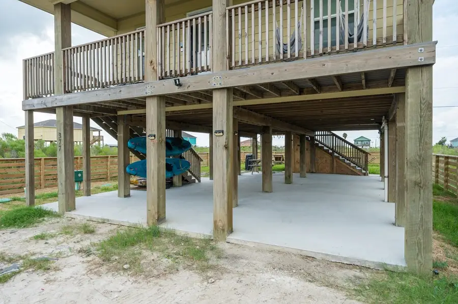 377 W Misty Oak Lane, Rockport, TX 78382 - Image #2