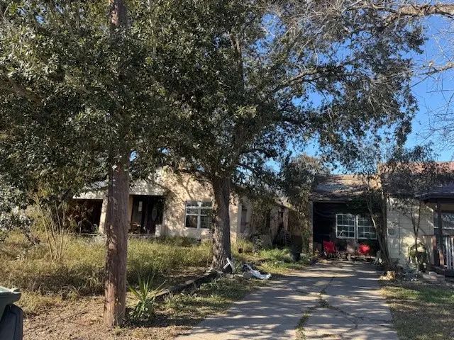 909 E 1st St Street E, Alice, TX 78332 - #2