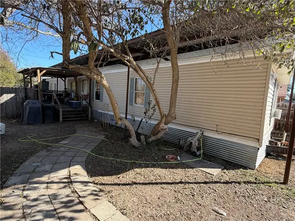 405 E Tullos Street, Three Rivers, TX 78071