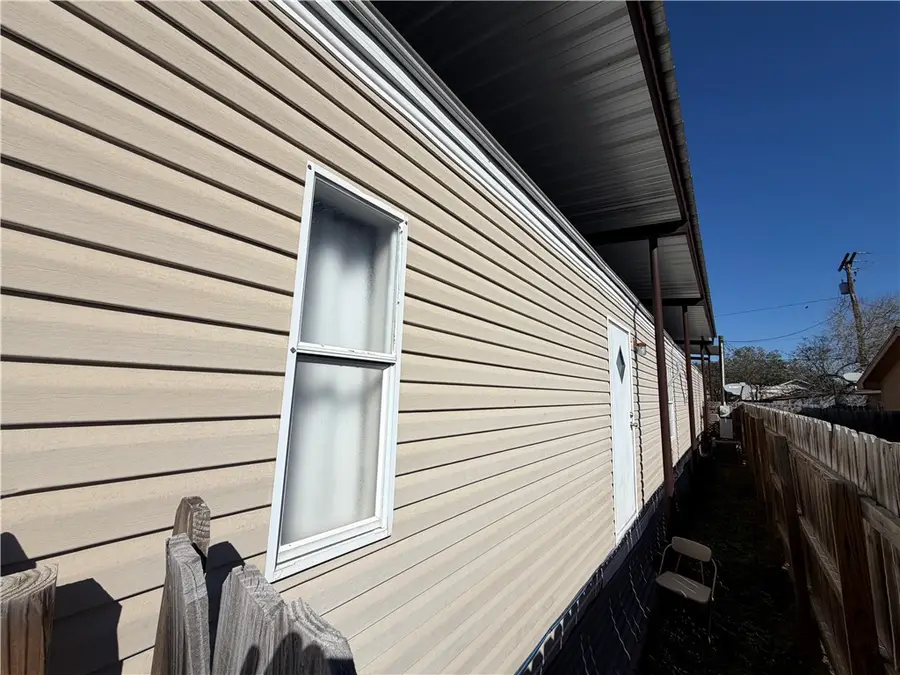 405 E Tullos Street, Three Rivers, TX 78071 - #3