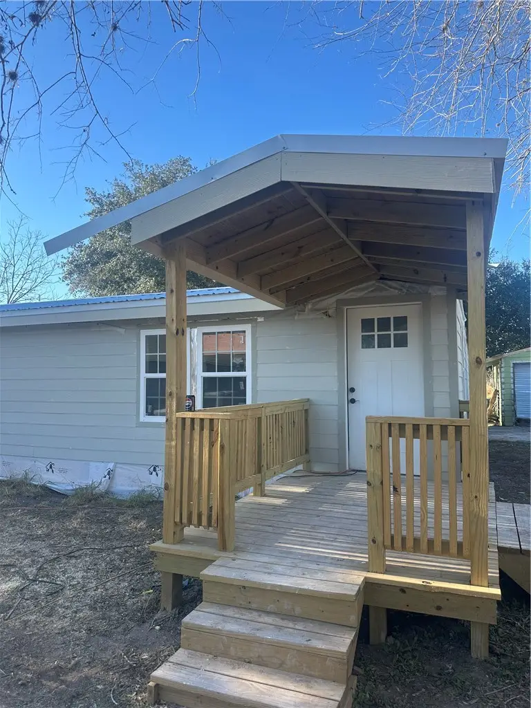 508 W Flournoy Street, Beeville, TX 78102 - #1