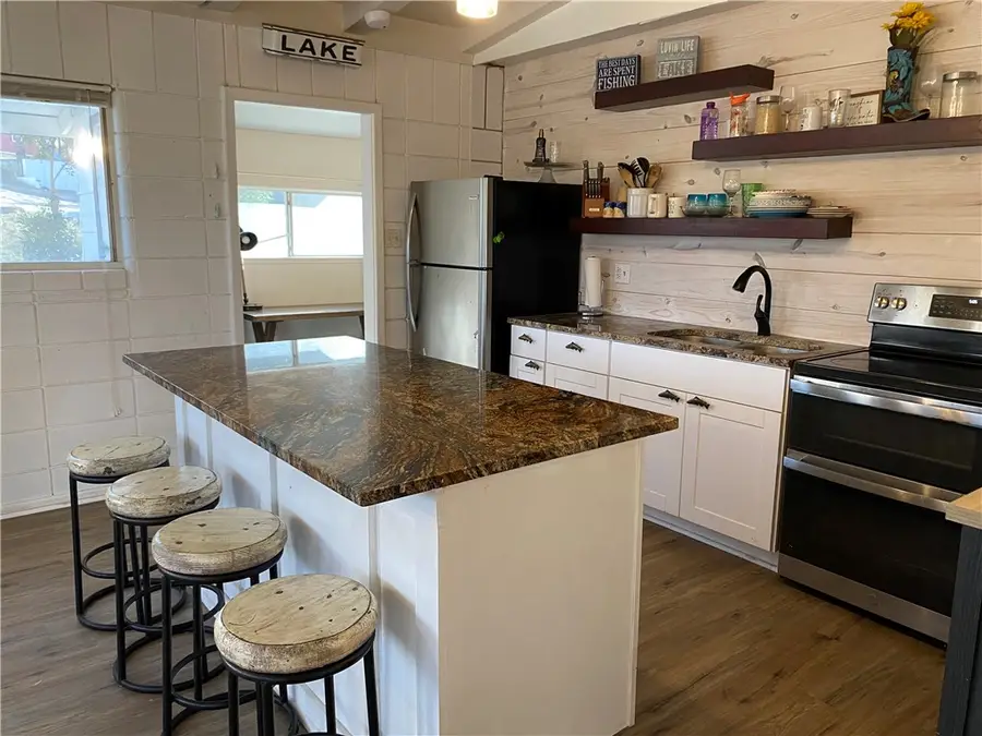 196 E Lake View Trl, Sandia, TX 78383 - Image #3