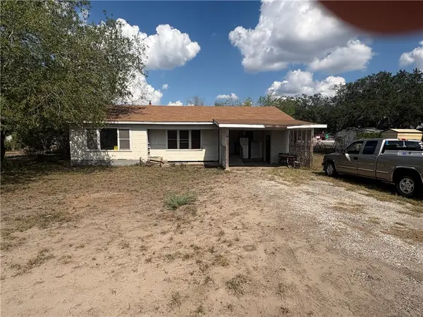 104 Charles Street S, George West, TX 78022