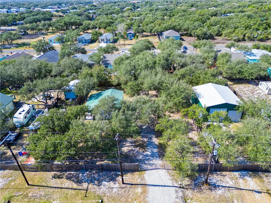 319 N Trayor, Rockport, TX 78382 - Image #2