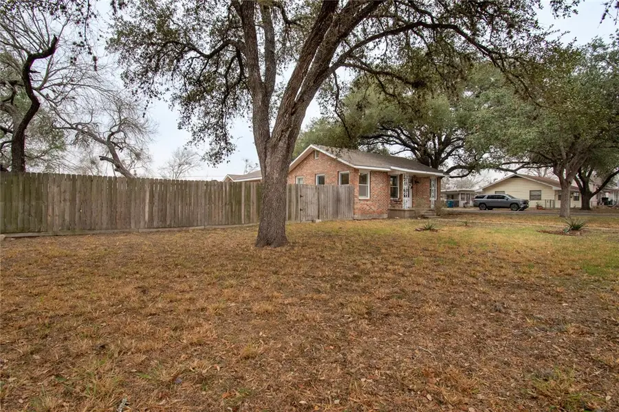1711 N Washington Street, Beeville, TX 78102 - #3