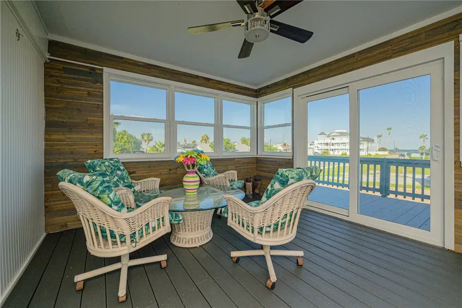 704 S Magnolia Street, Rockport, TX 78382 - Image #2