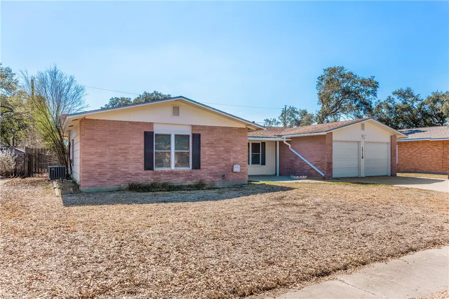 1719 Santa Fe, Kingsville, TX 78363 - #2