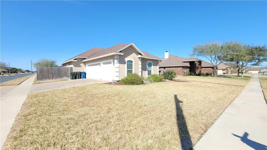 1818 Amos Court, Corpus Christi, TX 78418 - Image #2