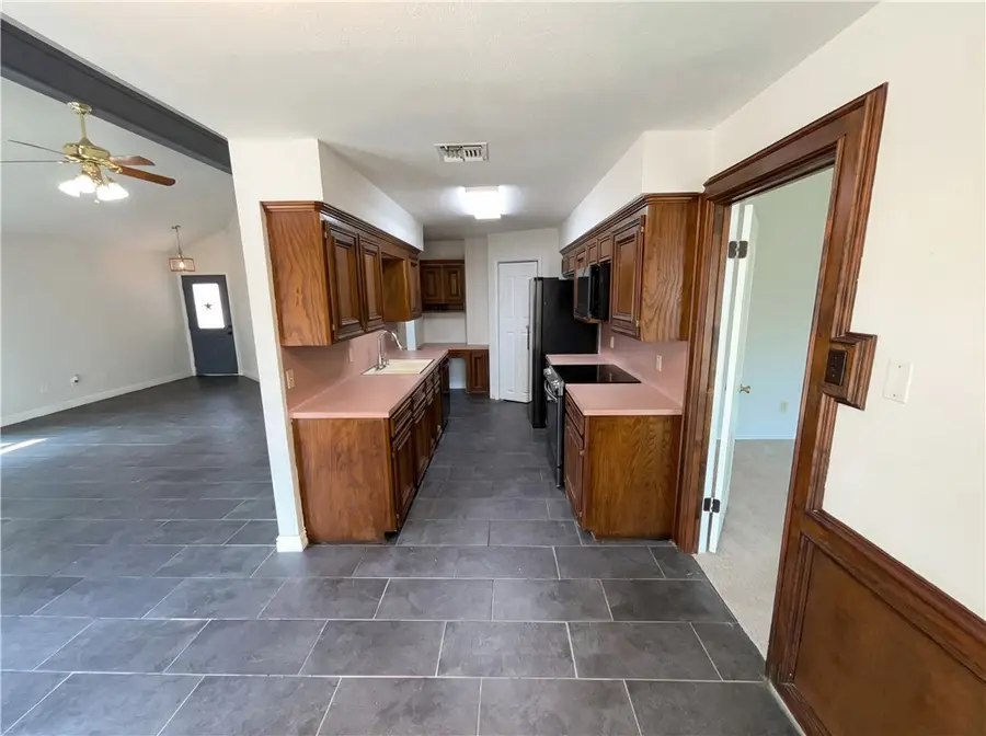 6906 Whalen Drive, Corpus Christi, TX 78413 - Image #2