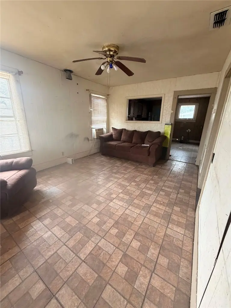 508 N 2nd Street, Kingsville, TX 78363 - #2