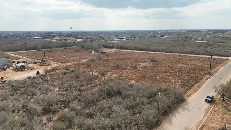 000 Tampico Avenue, Hebbronville, TX 78361 - #3