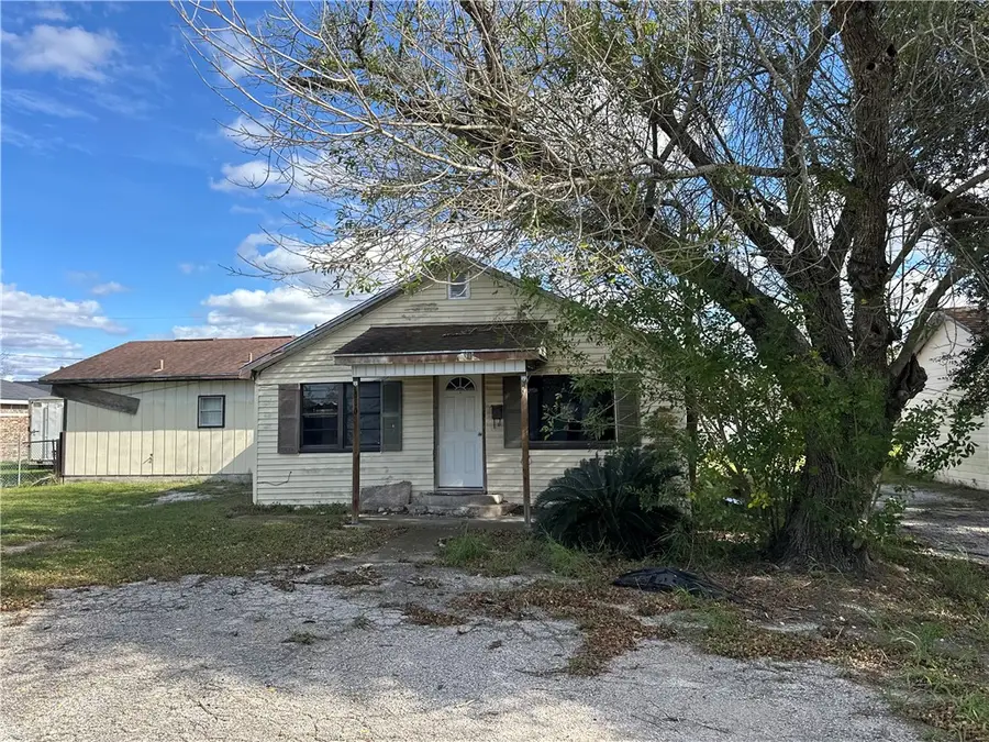 510 James Street, Refugio, TX 78377 - #2