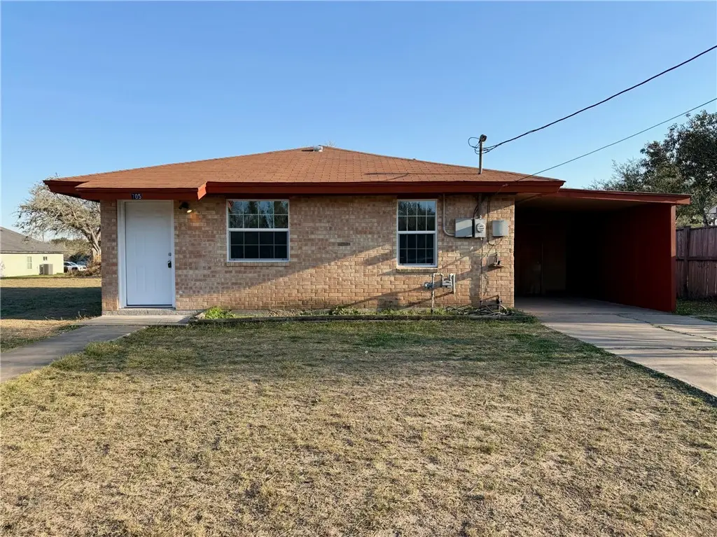 705 W Hutchinson Street, Beeville, TX 78102 - #1