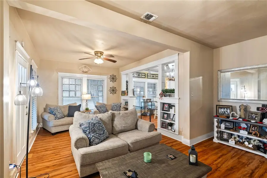 420 W Borden Street, Sinton, TX 78387 - #3