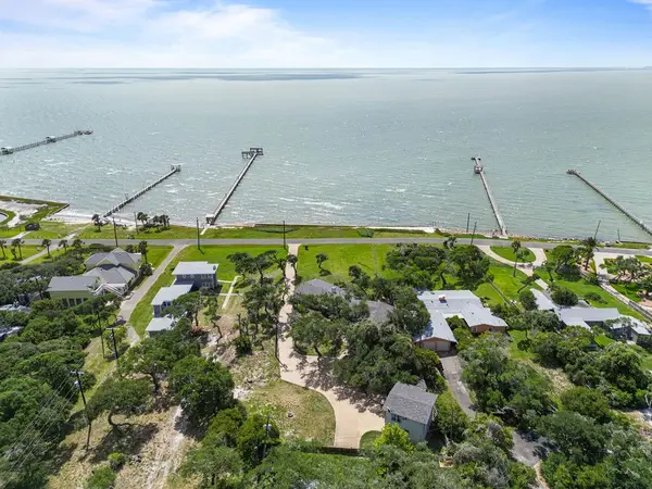 1931 N Fulton Beach Road, Rockport, TX 78382