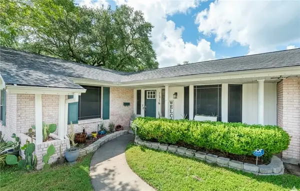 1316 Washington Drive, Alice, TX 78332