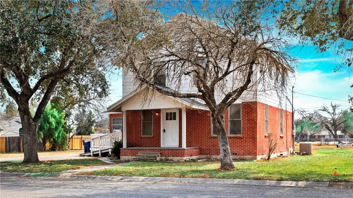 1016 E. Market, Sinton, TX 78387 - #1
