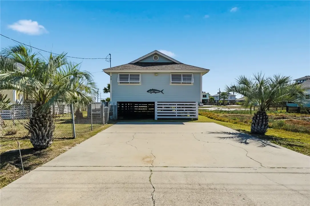 908 S Live Oak Street, Rockport, TX 78382 - #1